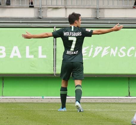 VfL vs Nizza Fußball, Saison 2019 2020, Bundesliga, VfL Wolfsburg, Freundschaftsspiel, VfL Wolfsburg vs OGC Nizza, Bild zeigt: Josip Brekalo (VfL, 7) jubelt über sein Tor zum 4:1 Wolfsburg