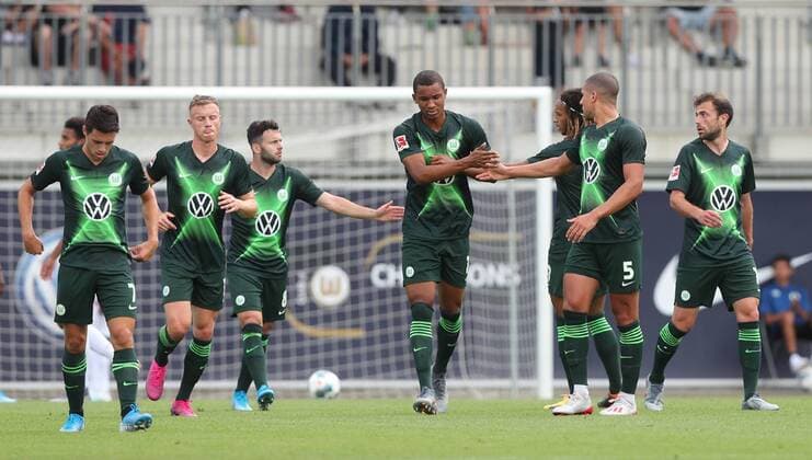 Torjubel Felix Ohis Uduokhai (VfL Wolfsburg) DFL REGULATIONS PROHIBIT ANY USE OF PHOTOGRAPHS AS IMAGE SEQUENCES AND OR QUASI-VIDEO.