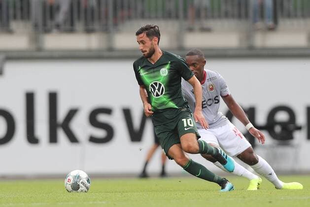 Yunus Malli (VfL Wolfsburg) im Duell DFL REGULATIONS PROHIBIT ANY USE OF PHOTOGRAPHS AS IMAGE SEQUENCES AND OR QUASI-VIDEO.