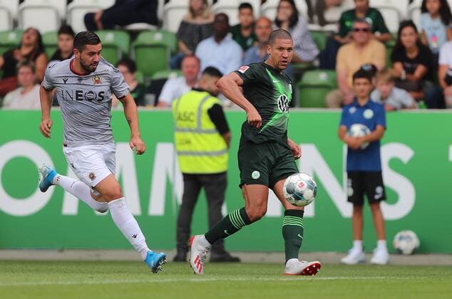 Jeffrey Bruma (VfL Wolfsburg) am Ball DFL REGULATIONS PROHIBIT ANY USE OF PHOTOGRAPHS AS IMAGE SEQUENCES AND OR QUASI-VIDEO.
