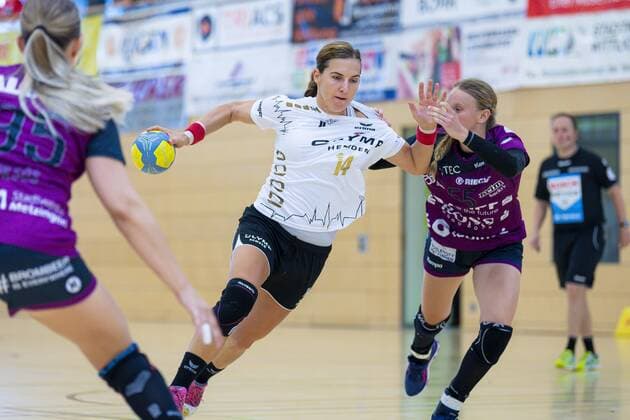 Wittlich, Deutschland 02. August 2019: Turnier - Handball-Cup 2019 - TuS Metzingen vs. SG BBM Bietigheim v. li. im Zweikampf Karolina Kudlacz-Gloc (Bietigheim) und Tamara Haggerty (Metzingen) Wittlich Eventum Rheinland-Pfalz Deutschland