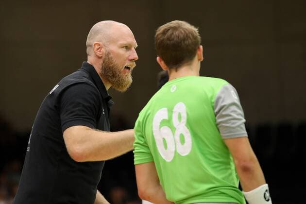 HANDBALL - Allstars vs Kiel, test match GRAZ,AUSTRIA,03.AUG.19 - HANDBALL - Styrian Allstars vs THW Kiel, test match. Image shows head coach Ales Pajovic and Fabian Schartel (Allstars). GEPAxpictures xChristianxWalgram