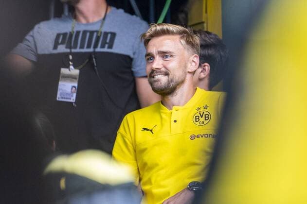 Fußball: Borussia Dortmund, Saison 2019 2020, Saisoneröffnung am 04.08.2019 am Signal Iduna Park in Dortmund (Nordrhein-Westfalen). Dortmunds Marcel Schmelzer betritt die Bühne. *** Soccer Borussia Dortmund, season 2019 2020, season opening on 04 08 2019 at Signal Iduna Park in Dortmund North Rhine-Westphalia Dortmunds Marcel Schmelzer steps on stage Copyright: xKirchner DavidxInderliedx
