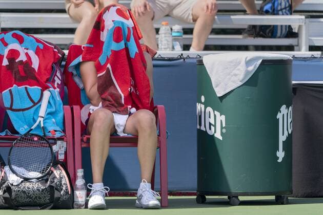 TORONTO, ON - AUGUST 05: Elise Mertens of Belgium takes refuge from the sun under her towel at a change of sides break in her match vs. Aliaksandra Sasnovich of Belarus during the first round of the Rogers Cup WomenÕs tournament on August 5, 2019 at Aviva Centre in Toronto, Ontario. (Photo by Jeff Chevrier Icon Sportswire) TENNIS: AUG 05 Rogers Cup Icon19080503