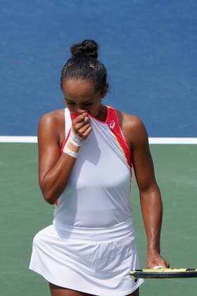 TORONTO, ON - AUGUST 05: Leylah Fernandez of Canada reacts after losing a point to Marie Bouzkova of Czechia during their Rogers Cup WomenÕs tournament match on August 5, 2019 at Aviva Centre in Toronto, Ontario. (Photo by Jeff Chevrier Icon Sportswire) TENNIS: AUG 05 Rogers Cup Icon19080523