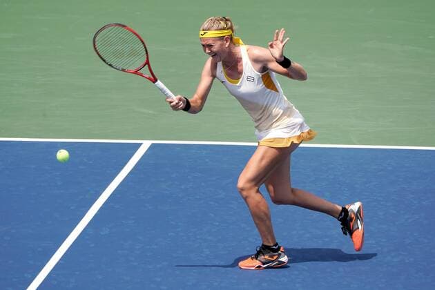 TORONTO, ON - AUGUST 05: Marie Bouzkova of Czechia returns a ball hit by Leylah Fernandez of Canada during their Rogers Cup WomenÕs tournament match on August 5, 2019 at Aviva Centre in Toronto, Ontario. (Photo by Jeff Chevrier Icon Sportswire) TENNIS: AUG 05 Rogers Cup Icon19080527