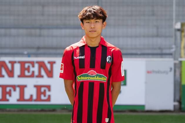 Wooyeong Jeong; SC Freiburg, 1. Bundesliga, Portraittermin 2019 2020 SC Freiburg; 1. Bundesliga, Portraittermin 2019 2020 Freiburg Copyright: xEIBNER AchimxKellerx EP_eer