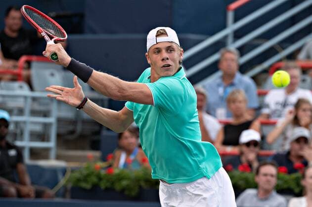 (190806) -- MONTREAL, Aug. 6, 2019 (Xinhua) -- Denis Shapovalov of Canada returns the ball during the first round of men s singles match against Pierre-Hugues Herbert of France at the 2019 Rogers Cup in Montreal, Canada, Aug. 5, 2019. (Xinhua Andrew Soong) (SP)CANADA-MONTREAL-TENNIS-ROGERS CUP-MEN S SINGLES 