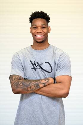 Trainingsauftakt Science City Jena am 5.8.2019 zur Saison 2019 2020 in der BARMER 2. Basketball Bundesliga ProA Justin Leon (Jena), Portrait hochkant Arme verschränkt Trainingshalle Sparkassen Arena