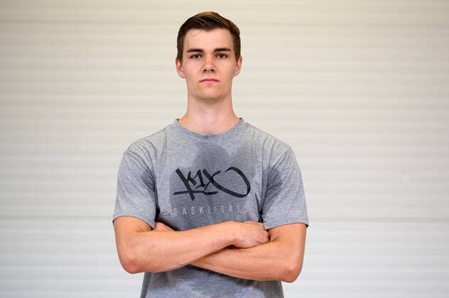 Trainingsauftakt Science City Jena am 5.8.2019 zur Saison 2019 2020 in der BARMER 2. Basketball Bundesliga ProA Joschka Ferner (Jena), Portrait quer Arme verschränkt Trainingshalle Sparkassen Arena