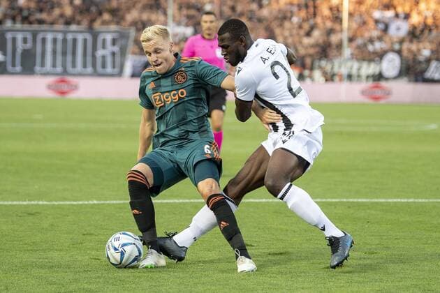 Fußball, CL-Quali, PAOK Saloniki - Ajax Amsterdam THESSALONIKI , 06-08-2019 , Stadio Toumba , Champions League third qualifying round season 2019-2020 , Ajax player Donny van de Beek and PAOK player Anderson Esiti during the match PAOK - Ajax PAOK - Ajax  x4058384x Copyright: