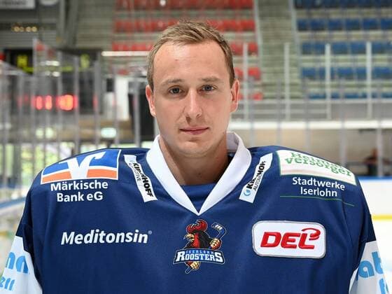 Iserlohn, Deutschland, 06.08.2019, Saison 2019 2020, DEL, Iserlohn Roosters, Pressetermin Porträt Porträttermin Spielerportraits, Torwart Andreas Jenike (Iserlohn) schaut ( Iserlohn North Rhine-Westphalia Germany eu-images-09-521-023863