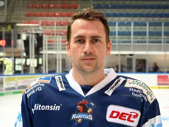 Iserlohn, Deutschland, 06.08.2019, Saison 2019 2020, DEL, Iserlohn Roosters, Pressetermin Porträt Porträttermin Spielerportraits, Jens Baxmann (Iserlohn) schaut ( Iserlohn North Rhine-Westphalia Germany eu-images-09-521-023869