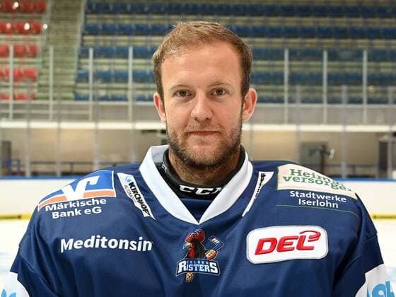 Iserlohn, Deutschland, 06.08.2019, Saison 2019 2020, DEL, Iserlohn Roosters, Pressetermin Porträt Porträttermin Spielerportraits, Torwart Anthony Peters (Iserlohn) schaut ( Iserlohn North Rhine-Westphalia Germany eu-images-09-521-023879