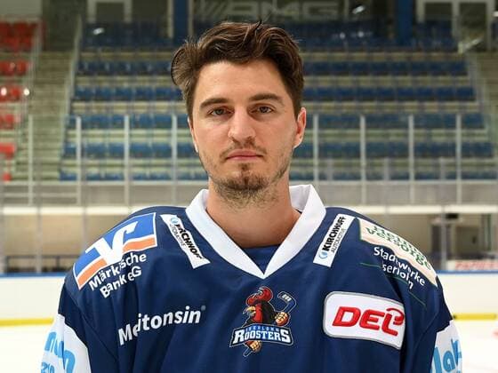 Iserlohn, Deutschland, 06.08.2019, Saison 2019 2020, DEL, Iserlohn Roosters, Pressetermin Porträt Porträttermin Spielerportraits, Brody Sutter (Iserlohn) schaut ( Iserlohn North Rhine-Westphalia Germany eu-images-09-521-023881