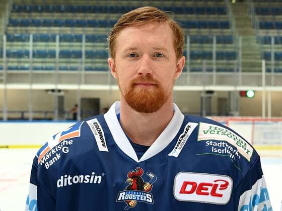 Iserlohn, Deutschland, 06.08.2019, Saison 2019 2020, DEL, Iserlohn Roosters, Pressetermin Porträt Porträttermin Spielerportraits, Alexei Dmitriev (Iserlohn) schaut ( Iserlohn North Rhine-Westphalia Germany eu-images-09-521-023887