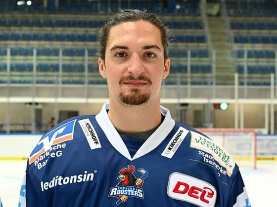 Iserlohn, Deutschland, 06.08.2019, Saison 2019 2020, DEL, Iserlohn Roosters, Pressetermin Porträt Porträttermin Spielerportraits, Daniel Weiss (Iserlohn) schaut ( Iserlohn North Rhine-Westphalia Germany eu-images-09-521-023889