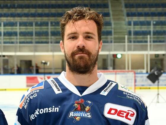 Iserlohn, Deutschland, 06.08.2019, Saison 2019 2020, DEL, Iserlohn Roosters, Pressetermin Porträt Porträttermin Spielerportraits, Mike Halmo (Iserlohn) schaut ( Iserlohn North Rhine-Westphalia Germany eu-images-09-521-023893