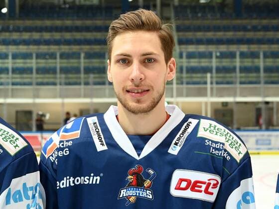 Iserlohn, Deutschland, 06.08.2019, Saison 2019 2020, DEL, Iserlohn Roosters, Pressetermin Porträt Porträttermin Spielerportraits, Julian Lautenschlager (Iserlohn) schaut ( Iserlohn North Rhine-Westphalia Germany eu-images-09-521-023897