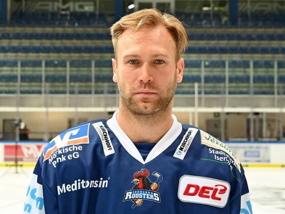 Iserlohn, Deutschland, 06.08.2019, Saison 2019 2020, DEL, Iserlohn Roosters, Pressetermin Porträt Porträttermin Spielerportraits, Mike Hoeffel (Iserlohn) schaut ( Iserlohn North Rhine-Westphalia Germany eu-images-09-521-023901