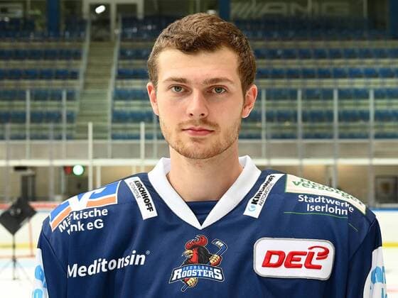 Iserlohn, Deutschland, 06.08.2019, Saison 2019 2020, DEL, Iserlohn Roosters, Pressetermin Porträt Porträttermin Spielerportraits, Tobias Schmitz (Iserlohn) schaut ( Iserlohn North Rhine-Westphalia Germany eu-images-09-521-023911