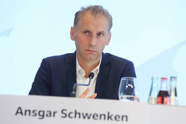 ANSGAR SCHWENKEN VIDEO-ASSISTENT MEDIENWORKSHOP UND PRAESENTATION DES VIDEO-ASSIST CENTER KOELN 