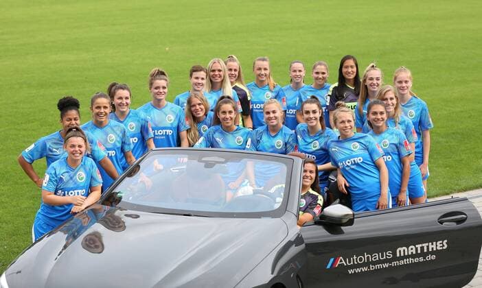 06.08.2019, xcex, GER, Frankfurt am Main, Stadion am Brentanobad, Frauenfussball, 1. Bundesliga FLYERALARM Frauen-Bundesliga Saison 2019 2020 1. FFC Frankfurt Fototermin die Spielerinnen beim Fotoshooting fuer den Automobil Partner BMW Matthes DFL regulations prohibit any use of photographs as image sequences and or quasi-video