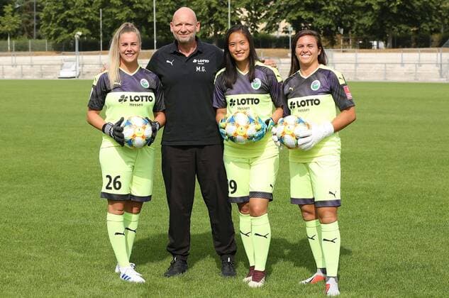 06.08.2019, xcex, GER, Frankfurt am Main, Stadion am Brentanobad, Frauenfussball, 1. Bundesliga FLYERALARM Frauen-Bundesliga Saison 2019 2020 1. FFC Frankfurt Fototermin Cara Boesl, Torwarttrainer Mario Gros, Da-Hye Lee, Bryane Heaberlin (FFC Frankfurt) DFL regulations prohibit any use of photographs as image sequences and or quasi-video
