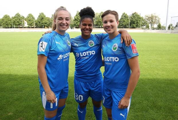06.08.2019, xcex, GER, Frankfurt am Main, Stadion am Brentanobad, Frauenfussball, 1. Bundesliga FLYERALARM Frauen-Bundesliga Saison 2019 2020 1. FFC Frankfurt Fototermin Sophia Kleinherne, Sheliera Martinez und Alexandra Emmerling (FFC Frankfurt) DFL regulations prohibit any use of photographs as image sequences and or quasi-video