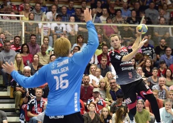 07.08.2019 - Handball - 2. Erlanger Champions Day - Saison 2019 2020 - HC Erlangen Metropolregion Nürnberg HCE - HBC Nantes - OGo - Emil Nielsen (16, HBC Nantes ) Johannes Sellin (5, HC Erlangen HCE )