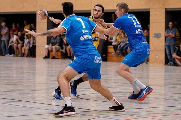 v.li.: Alexander Klimovets (SG 1887 Nussloch, 7), Romain Lagarde (RNL, 8), David Ganshorn (SG 1887 Nussloch), 07.08.2019, Östringen (Deutschland), Handball, Testspiel, Rhein-Neckar Löwen - SG Nußloch