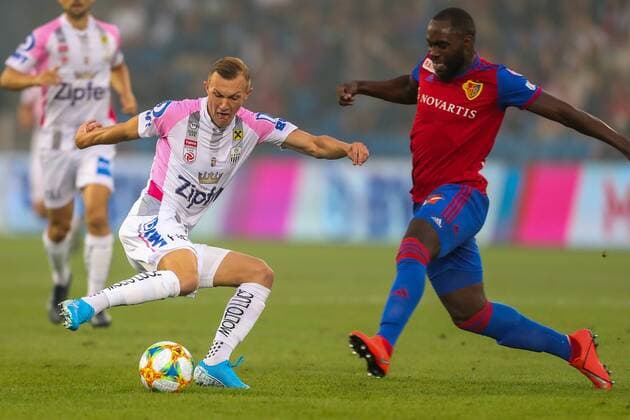 SOCCER - CL quali, Basel vs LASK BASEL,SWITZERLAND,07.AUG.19 - SOCCER - UEFA Champions League qualification, FC Basel vs Linzer ASK. Image shows Thomas Goiginger (LASK) and Eder Balanta (Basel). GEPAxpictures xPhilippxBrem