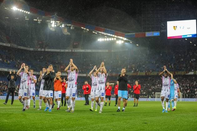 Fussball Champions League Qualifikationsrunde 3 - 19 20 - FC Basel 1893 vs. LASK - 07-08-2019 LASK bei den Fans nach dem Spiel, beim Fussball Champions League Spiel Qualifikationsrunde 3 zwischen dem FC Basel 1893 und LASK, am Mittwoch, den 07. August 2019 Sankt Jakob Park in Basel (Schweiz). Copyright: xBEAUTIFULxSPORTS G.xHubbsx