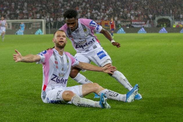 SOCCER - CL quali, Basel vs LASK BASEL,SWITZERLAND,07.AUG.19 - SOCCER - UEFA Champions League qualification, FC Basel vs Linzer ASK. Image shows the rejoicing of Joao Klauss de Mello (LASK) and Samuel Tetteh (LASK). GEPAxpictures xPhilippxBrem