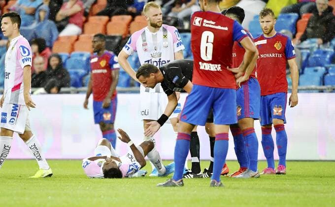 07.08.2019 Basel. Fussball Herren Saison 2019 2020 Champions League Qualifikation FC Basel - Linzer ASK-.Im Bild : Samuel Tetteh (LASK) am Boden