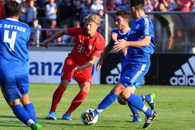 Jann Fiete ARP (Bayern Muenchen), Aktion,Zweikampf. Testspiel FC Rottach-Egern e.V. - FC Bayern Muenchen 0-23. Trainingslager FC Bayern Muenchen in Rottach Egern Tegernsee. Fussball 1. Bundesliga,Saison 2018 2019, am 08.08.2019.