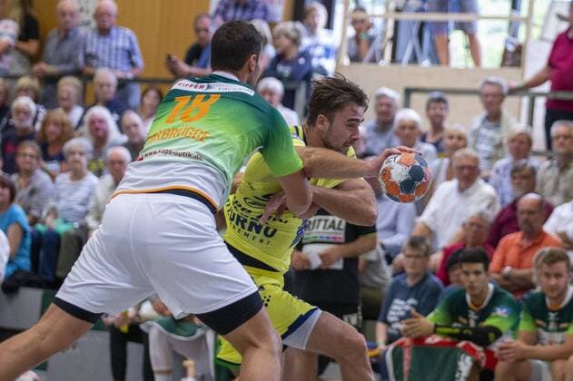 HSG Wetzlar vs St Raphael Var, Internationaler Heide-Cup 2019, Schneverdingen; 09.08.19 Wadsim Gajdutschenko (St Raphael Var, 95) gegen Nils Torbruegge (HSG Wetzlar, 018) Copyright: xBEAUTIFULxSPORTS MarioxM.xKobergx