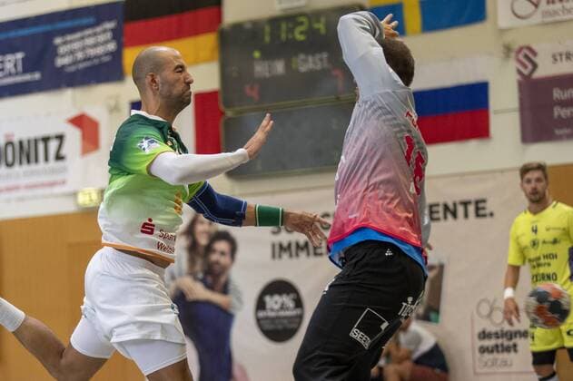HSG Wetzlar vs St Raphael Var, Internationaler Heide-Cup 2019, Schneverdingen; 09.08.19 Joao Ferraz (HSG Wetzlar, 09) gegen Mihai Popesu (St Raphael Var, 16) Copyright: xBEAUTIFULxSPORTS MarioxM.xKobergx