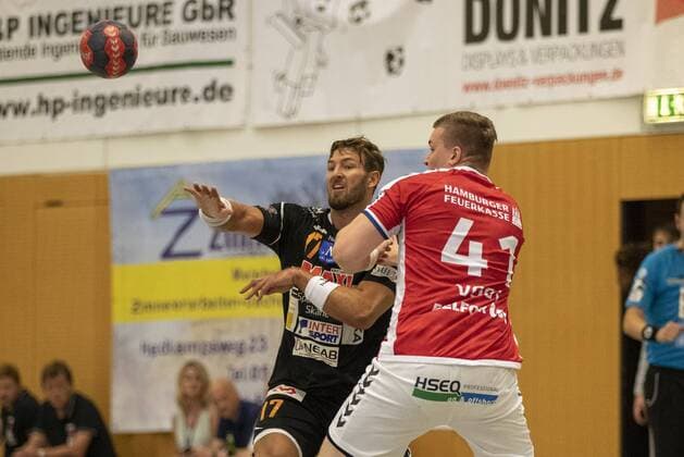 Hamburger Verein vs IFK Kristianstad, 11. Internationaler Heide-Cup 2019, Schneverdingen; 09.08.19 Helge Freiman (IFK Kristianstad, 17) gegen Dominil Vogt (HSV Hamburg, 41) Copyright: xBEAUTIFULxSPORTS MarioxM.xKobergx