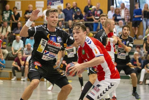 Hamburger Verein vs IFK Kristianstad, 11. Internationaler Heide-Cup 2019, Schneverdingen; 09.08.19 Leif Tissier (HSV Hamburg, 07) gegen Adam Nyfjaell (IFK Kristianstad, 04) Copyright: xBEAUTIFULxSPORTS MarioxM.xKobergx