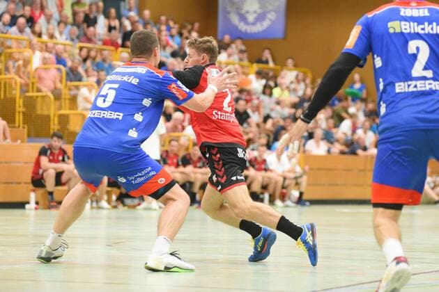 Nico Eggimann (BSV Bern-Muri 2) gegen Romas Kirveliavicius (HBW Balingen-Weilstetten 5) Handball , Maenner , Vorbeitung , Testspiel, Moessingen , 09.08.2019, Foto:TBaur Eibner HBW Balingen-Weilstetten (GER) vs. BSV Bern-Muri (SUI) Reutlingen Copyright: xEIBNER JoxxBaurx EP_JOBA