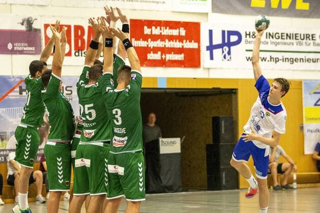 Handball, Testspiel, Füchse Berlin - Russland Nationalmannschaft Fuechse Berlin vs Russische Nationalmannschaft, 11. Internationaler Heide-Cup 2019, Schneverdingen; 09.08.19 Sergey Kosorotov (Russische Nationalmannschaft, 99) fuehrt den Freiwurf vor der Halbzeit aus Copyright: xBEAUTIFULxSPORTS MarioxM.xKobergx