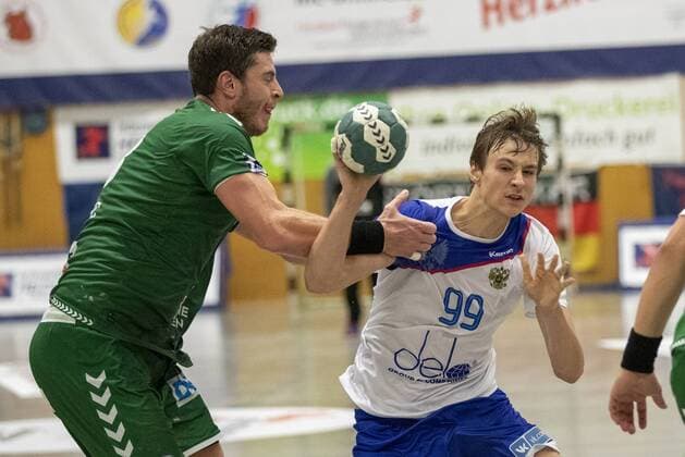 Handball, Testspiel, Füchse Berlin - Russland Nationalmannschaft Fuechse Berlin vs Russische Nationalmannschaft, 11. Internationaler Heide-Cup 2019, Schneverdingen; 09.08.19 Sergey Kosorotov (Russische Nationalmannschaft, 99) gegen Mijajlo Marsenic (Fuechse Berlin, 93) Copyright: xBEAUTIFULxSPORTS MarioxM.xKobergx