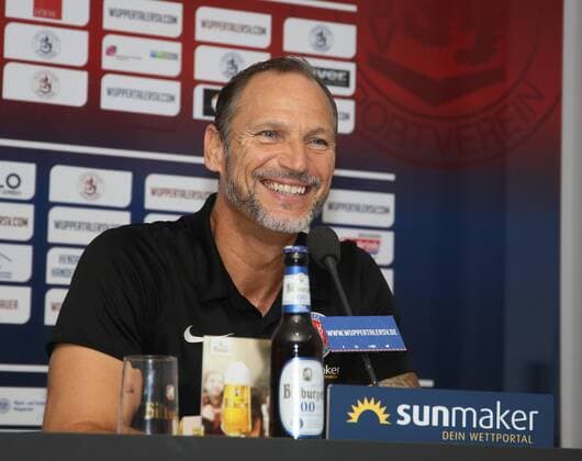 Fußball, Trainerhistorie, Wuppertaler SV Regionalliga West, Saison 2019 2020, 3. Spieltag, Wuppertaler SV - Borussia Dortmund II -- ein gut gelaunter Andreas Zimmermann ( Wuppertaler SV ) bei der Pressekonferenz
