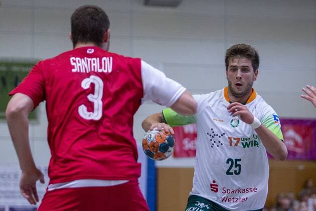 HSG Wetzlar vs Nationalmannschaft Russland, 11. Internationaler Heide-Cup 2019, Schneverdingen; 10.08.19 Olle Forsell Schefvert (HSG Wetzlar, 25) gegen Dimitrii Santalov (Russische Nationalmannschaft, 03) Copyright: xBEAUTIFULxSPORTS MarioxM.xKobergx
