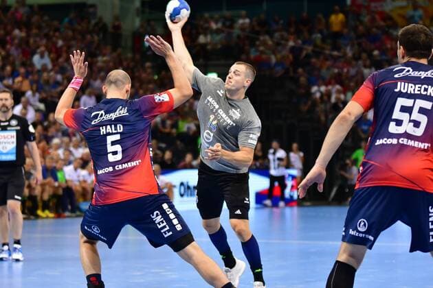 Sport Bilder des Tages SG Flensburg-Handewitt vs Tobias Karlsson AllStar-Team, Jacob Cement Cup 2019, Flensburg; 10.08.19 Kentin Mahe (Tobias Karlsson AllStar-Team, 14), Simon Hald (SG Flensburg-Handewitt, 05) Copyright: xBEAUTIFULxSPORTS MarioxM.xKobergx