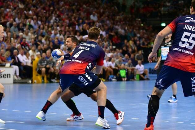 SG Flensburg-Handewitt vs Tobias Karlsson AllStar-Team, Jacob Cement Cup 2019, Flensburg; 10.08.19 Ljubomir Vranjes (Tobias Karlsson AllStar-Team, 17), Johannes Golla (SG Flensburg-Handewitt, 04) Copyright: xBEAUTIFULxSPORTS MarioxM.xKobergx