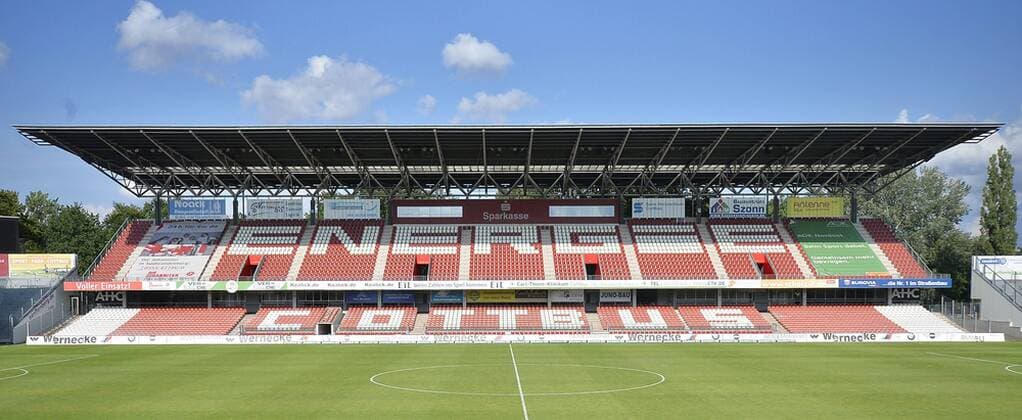 Fußball-Regionalliga Nordost 2019 2020, 3. Spieltag, FC Energie Cottbus - FC Rot-Weiß Erfurt (04.08.2019) Blick auf die Haupttribüne im Stadion an der Freundschaft in mit dem Schriftzug Energie Cottbus nach dem nach dem Spiel Cottbus gegen Erfurt (04.08.2019) Cottbus Brandenburg Deutschland Stadion der Freundschaft