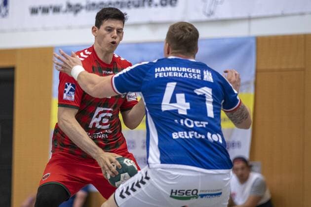 Fuechse Berlin vs Hamburger Verein Hamburg, 11. Internationaler Heide-Cup 2019, Schneverdingen; 10.08.19 Simon Ernst (Fuechse Berlin, 02) gegen Dominil Vogt (HSV Hamburg, 41) Copyright: xBEAUTIFULxSPORTS MarioxM.xKobergx