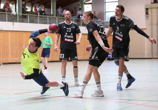 BAU 10.08.2019 Bönnigheim Handball Finale Stadtwerke-Bönnigheim-Cup, SG Leonberg Eltingen vs. TSV Friedberg, v.l. Philipp Schückle (Leonberg), Stefan Tischinger, Timo Riesenberger, Paul Thiel (Friedberg)